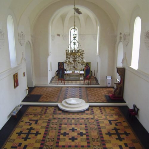 Bischofskirche Pacrac innen mit Altar