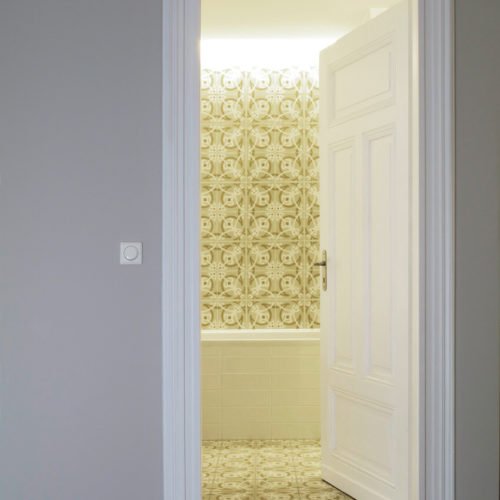 Zementfliesen im Badezimmer verlegt in einem Haus in Aachen | Muster 221 in den Farben Khaki (M29), Elfenbein (M02) und Olive (M28) | Referenznummer: M227
