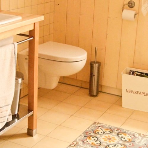 Zementfliesen im Badezimmer verlegt in einem Haus in Höchstadt | Muster 457AB und Unifliesen in den Farben Anthrazit (M31), Hellblau (M21), Grau (M32), Bordeaux (M13) und Gelb (M05) | Referenznummer: 1624