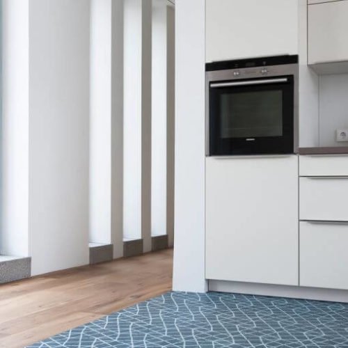 Küchenfliesen verlegt in einem Haus in Köln | Muster 188 in den Farben Nachtblau (M18) und Hellblau (M21) | Referenznummer: 6915 / S721