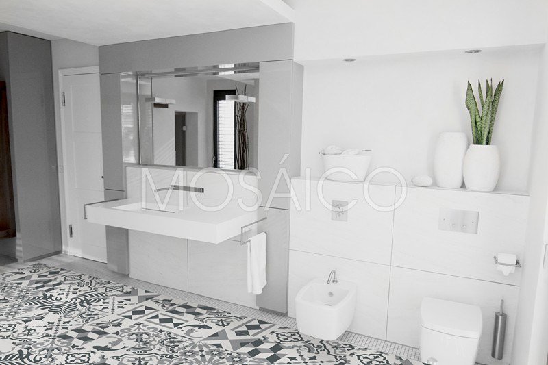 Schwarz-Weiß Fliesen Patchwork im Badezimmer | Mosaico Zementfliesen Patchwork Elegance