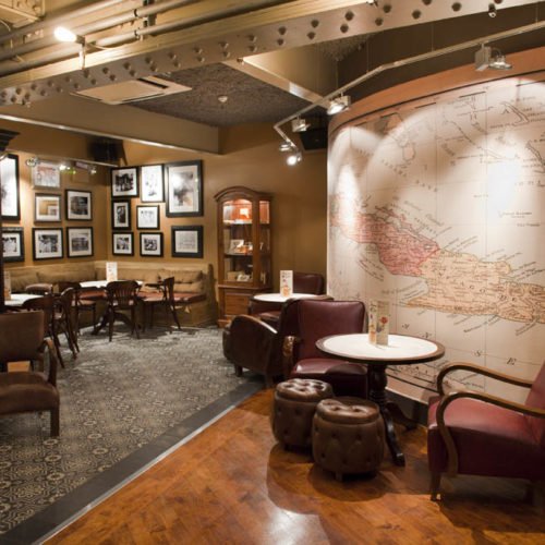 Zementfliesen in einer Bar in York | Muster 219 in den Farben Anthrazit (M31), Grau (M32) und Nebel (M33) | Referenznummer: 6178