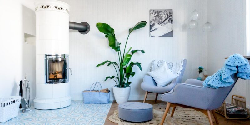 Zementfliesen verlegt im Wohnzimmer eines Hauses im Rhein-Main-Gebiet | Muster 211b in den Farben Weiß (M01) und Hellblau (M21) | Referenznummer: 15096 / S2944
