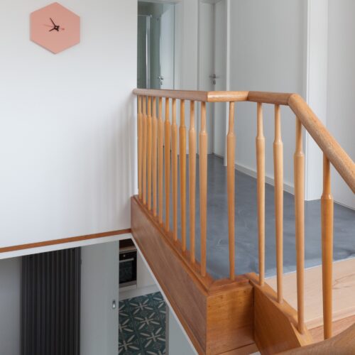 Zementfliesen verlegt im Trepppenhaus eines Einfamilienhauses in Rheinhessen | Muster 2076 in Lagune (M54) und Nebel (M33) | Referenznummer: S2328 / 13473 | Fotograf Steffen Scheib