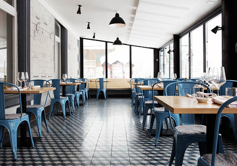 Zementfliesen verlegt im Restaurantbereich eines schweizer Hotels | Muster 112 in den Farben Nachtblau (M18), Jeans (M22) und Nebel (M33) | Referenznummer: S452 Zementfliesen verlegt im Restaurantbereich eines schweizer Hotels | Muster 112 in den Farben Nachtblau (M18), Jeans (M22) und Nebel (M33) | Referenznummer: S452
